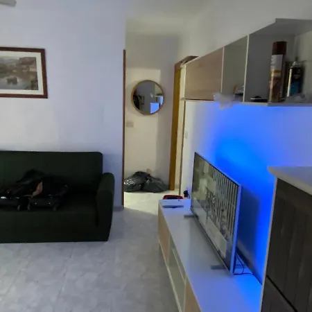 Apartment Beautiful 1 Minute Walk To The *