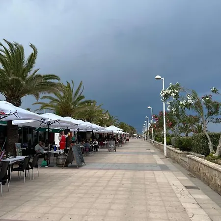 Beautiful 1 Minute Walk To The شقة *